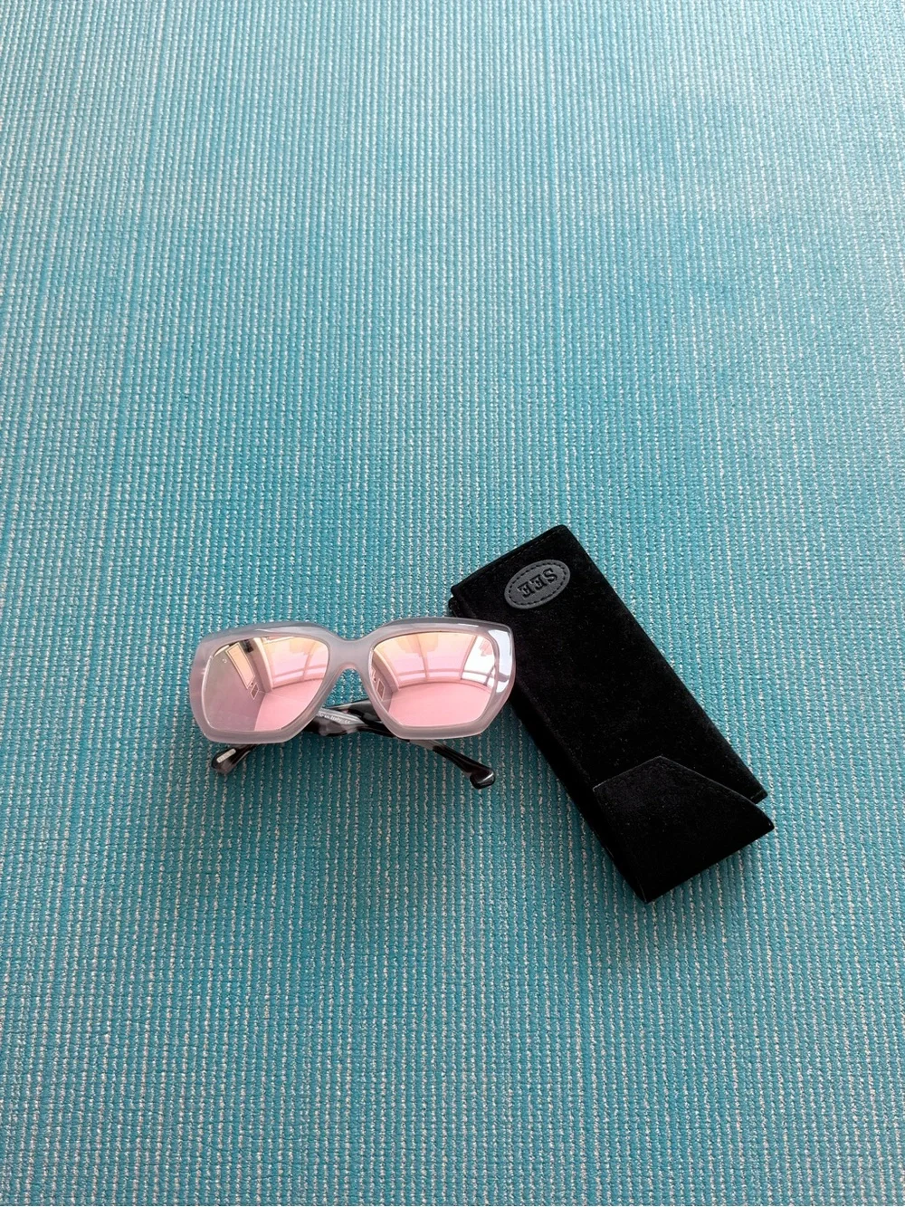 White Sunglasses by - Modern Women's Accessory